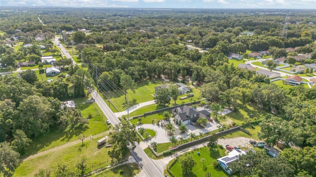 416 W Socrum Loop Road, Lakeland, FL 33809 Photo