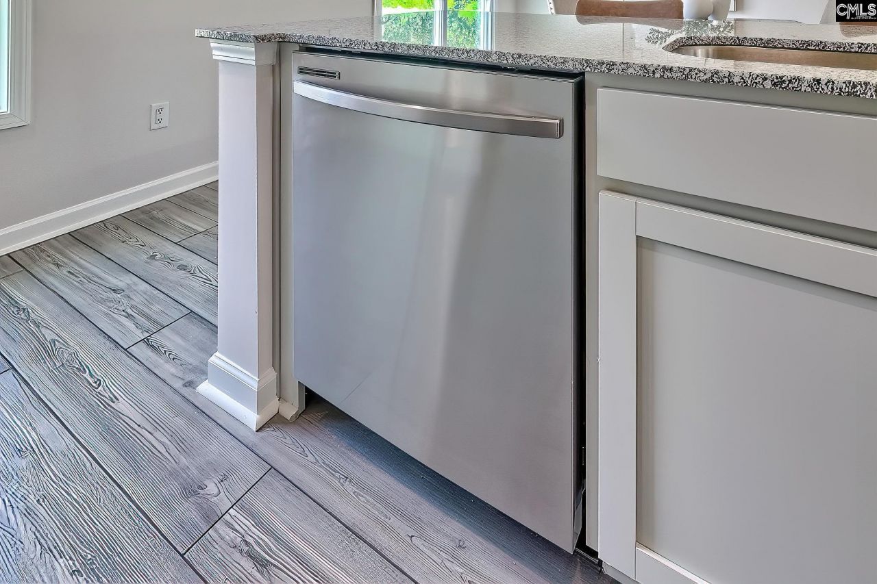 712 Samantha Street Photo 12