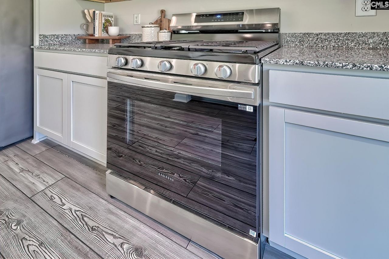 712 Samantha Street Photo 13