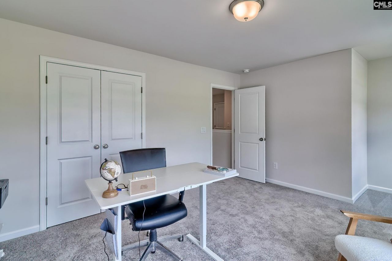 712 Samantha Street Photo 36