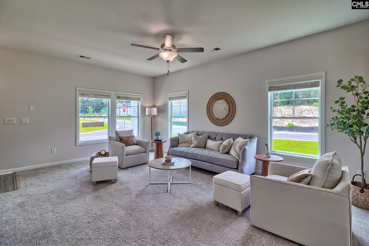 712 Samantha Street Photo 6