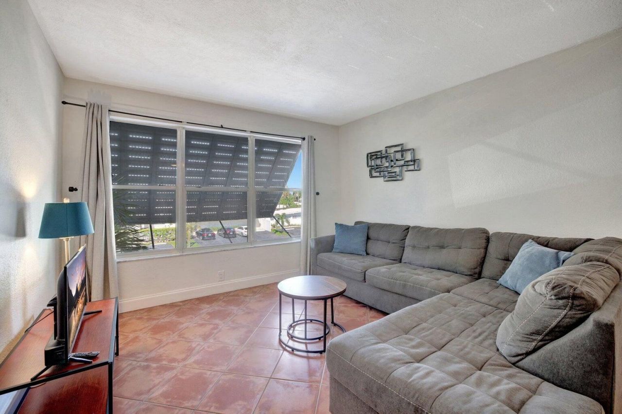2400 NE 33rd Avenue, Unit 211, Fort Lauderdale, FL 33305 Photo