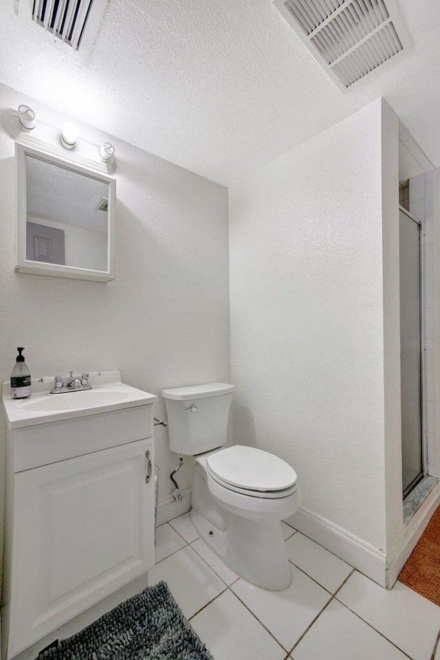 2400 NE 33rd Avenue, Unit 211, Fort Lauderdale, FL 33305 Photo