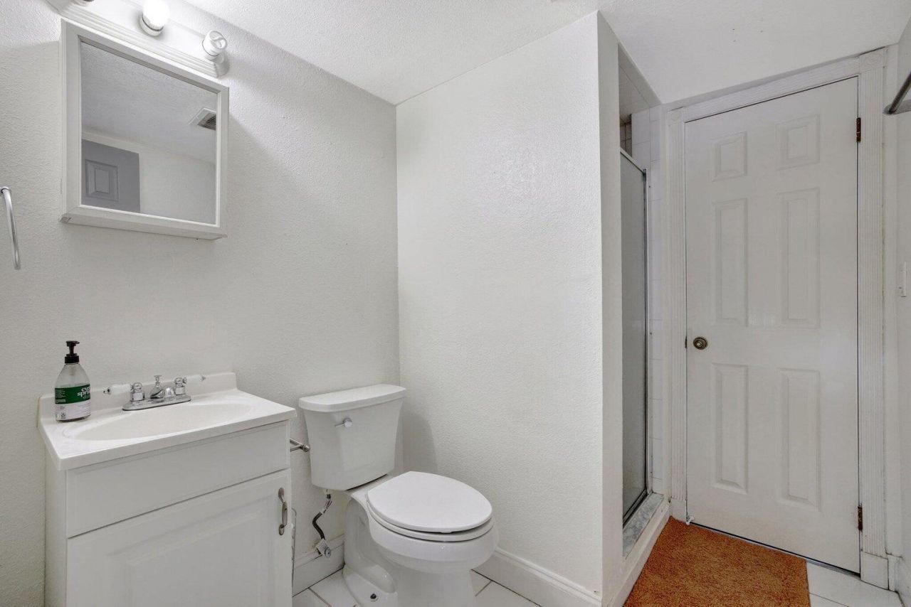 2400 NE 33rd Avenue, Unit 211, Fort Lauderdale, FL 33305 Photo