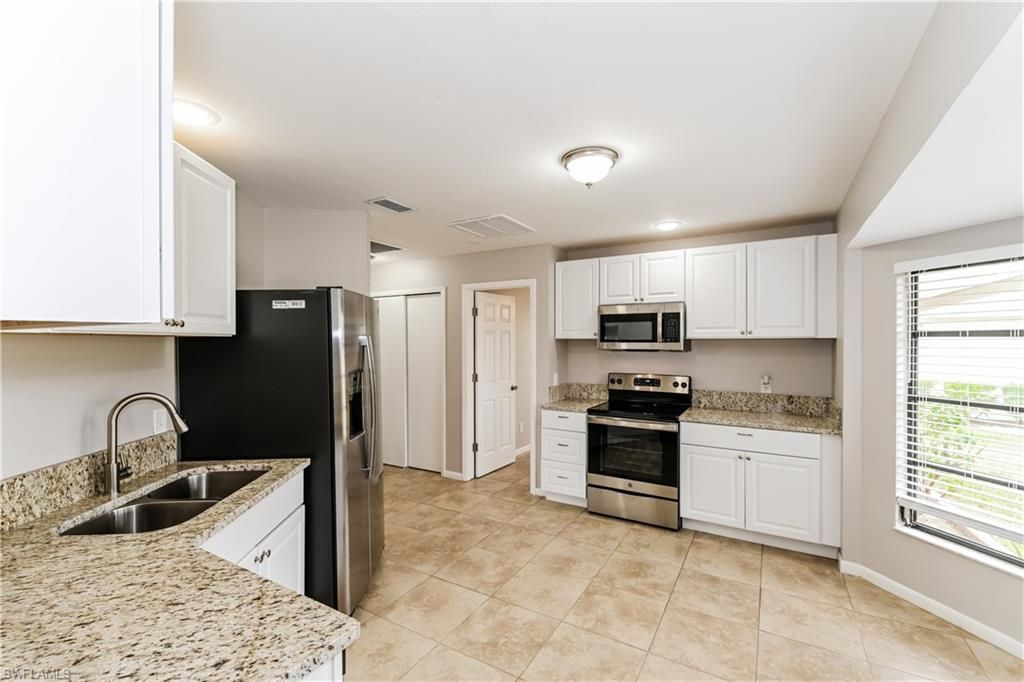 1005 SW 22nd Ter, Cape Coral, FL 33991 Photo