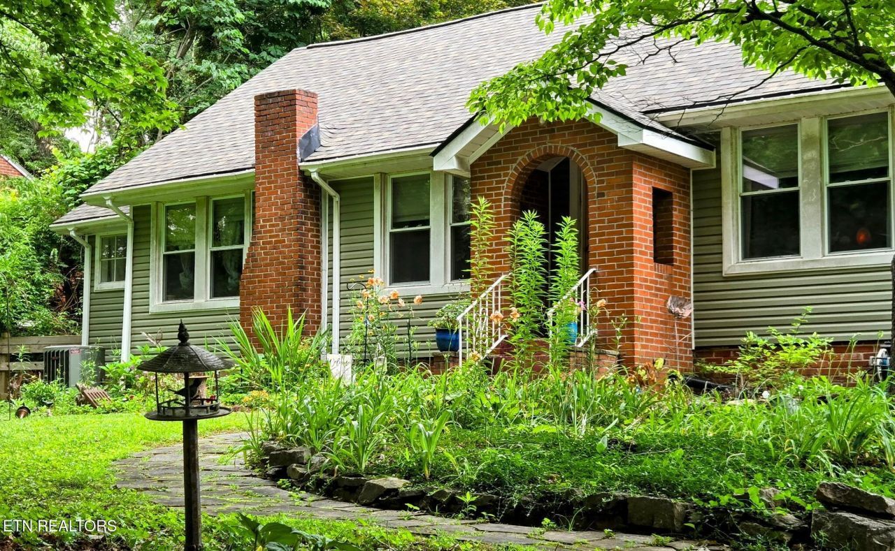 703 Midlake Drive, Knoxville, TN 37918 Main Photo