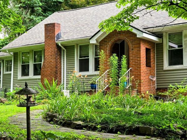 703 Midlake Drive, Knoxville, TN 37918