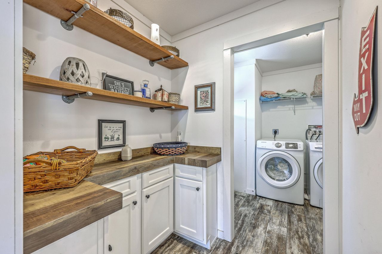 126 Fire Lane Photo 49