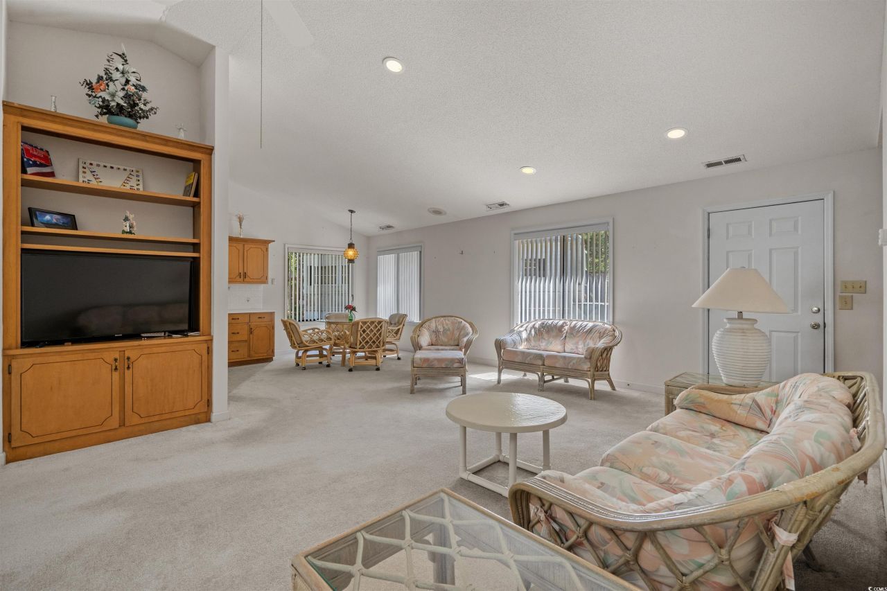 2142 Marion Circle Photo 7