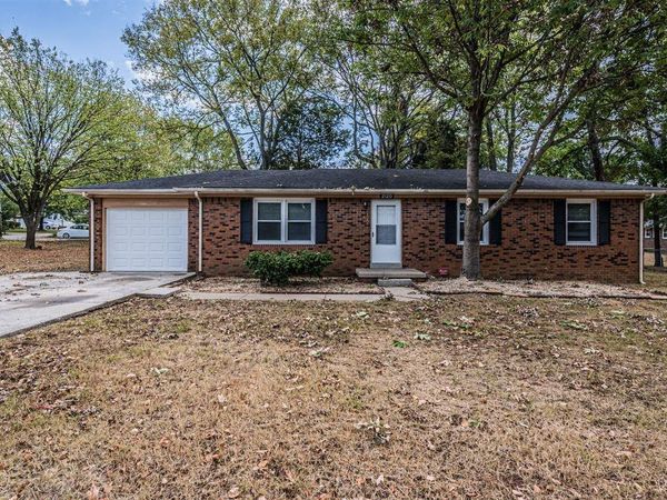 2120 Robin Road, Bowling Green, KY 42101