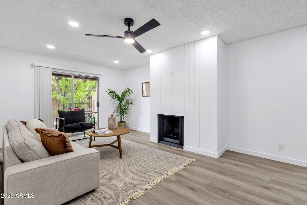 5525 E Thomas Road, Unit M9, Phoenix, AZ 85018 Main Photo