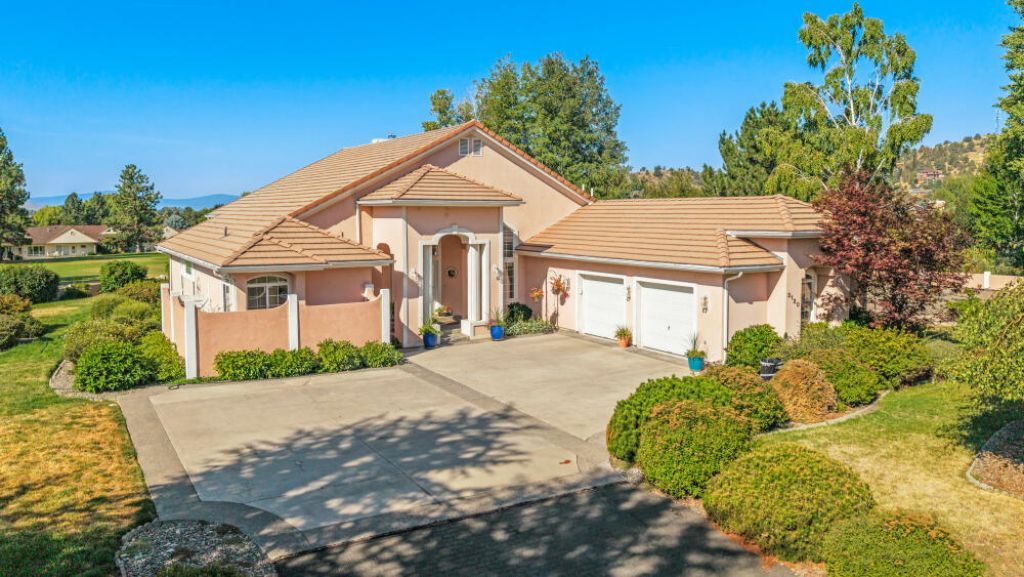 3120 Shield Crest Drive, Klamath Falls, OR 97603 Main Photo