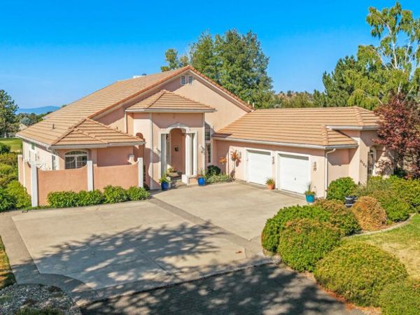 3120 Shield Crest Drive, Klamath Falls, OR 97603