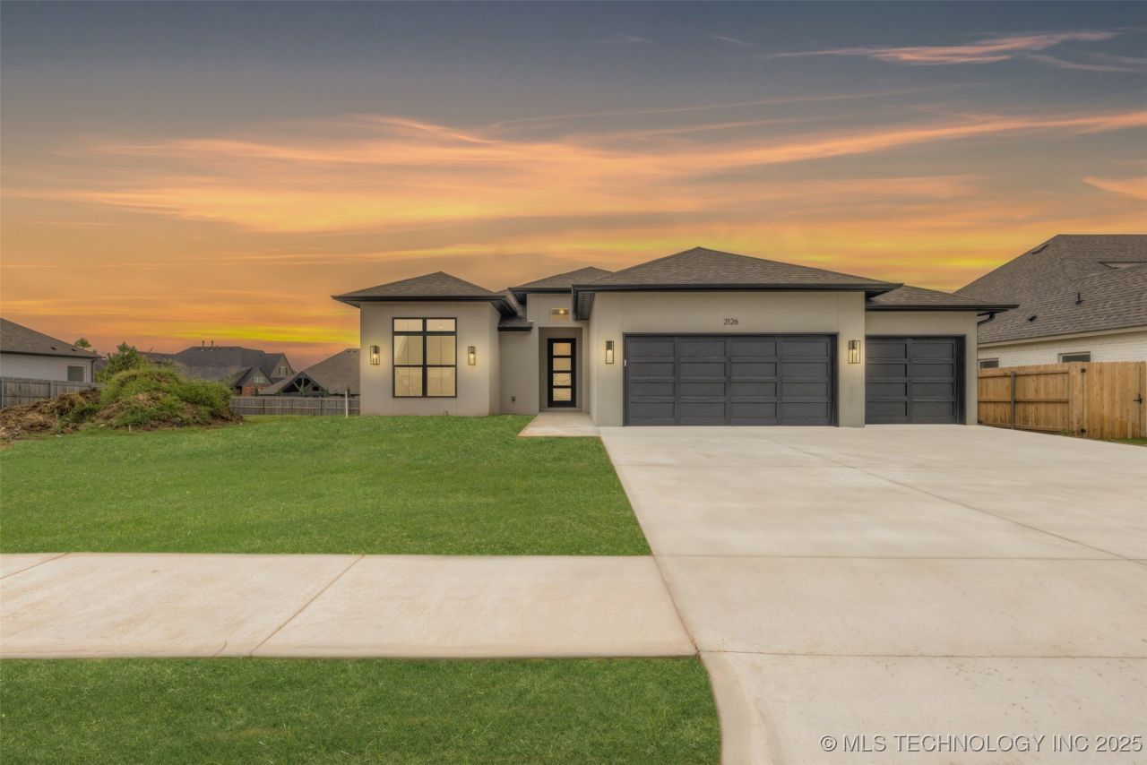 2126 E 138th Street S, Bixby, OK 74008 Main Photo