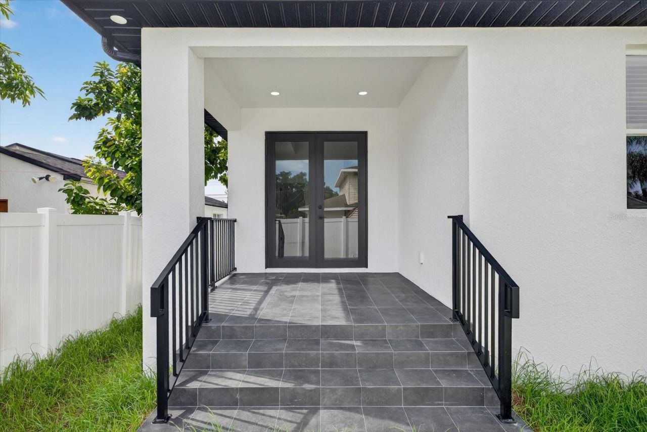 2719 W Saint John Street, Tampa, FL 33607 Photo