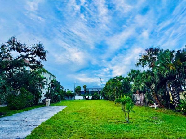 821 LAGUNA DRIVE, VENICE, FL 34285