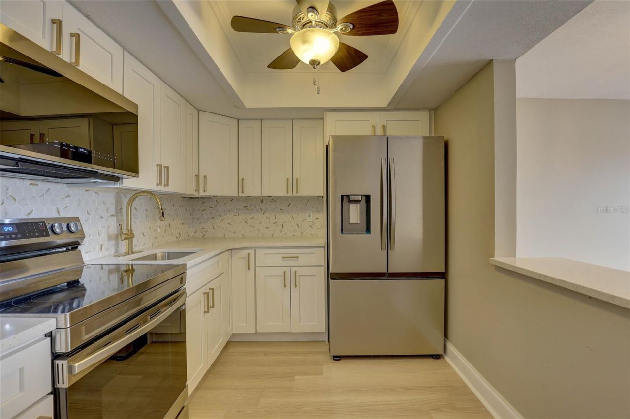 4900 Brittany Drive S, Unit 1409, Saint Petersburg, FL 33715 Photo