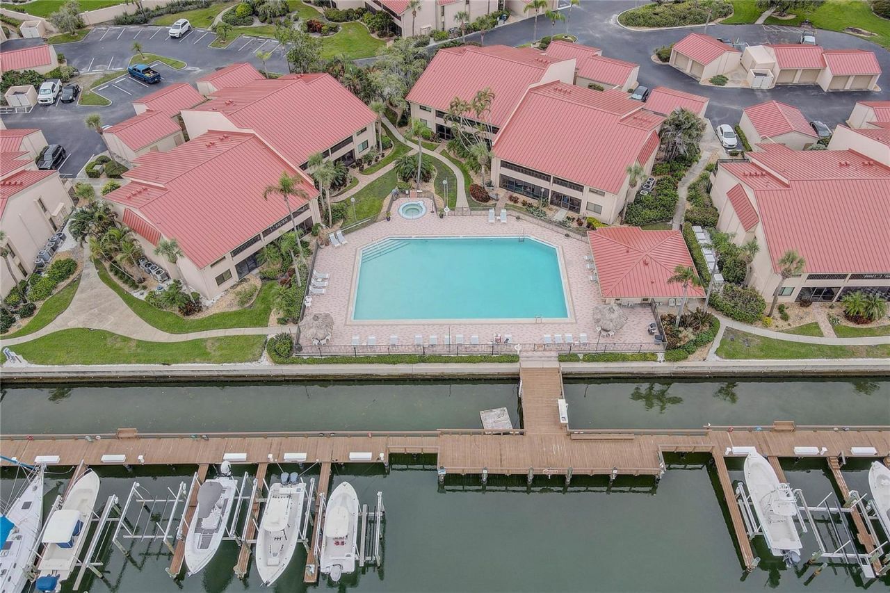 4900 Brittany Drive S, Unit 1409, Saint Petersburg, FL 33715 Photo