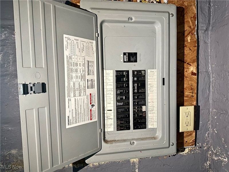 328 Oak Knoll Avenue, Newton Falls, OH 44444 Photo 17