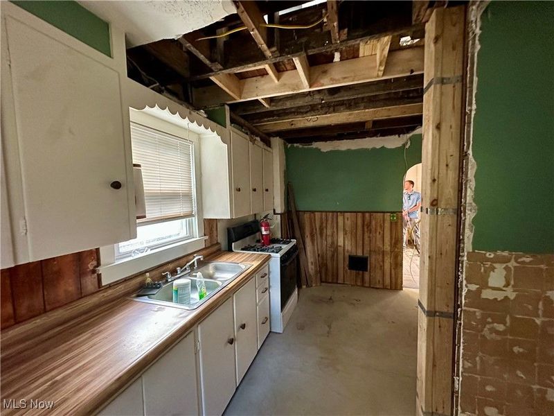 328 Oak Knoll Avenue, Newton Falls, OH 44444 Photo 3