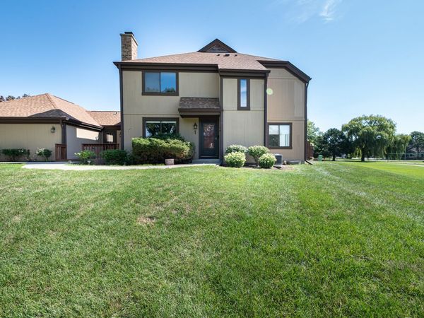 1325 Fairfax Lane, Buffalo Grove, IL 60089