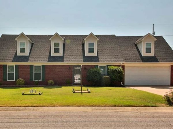 196 BLOOMINGTON DR, Brighton, TN 38011