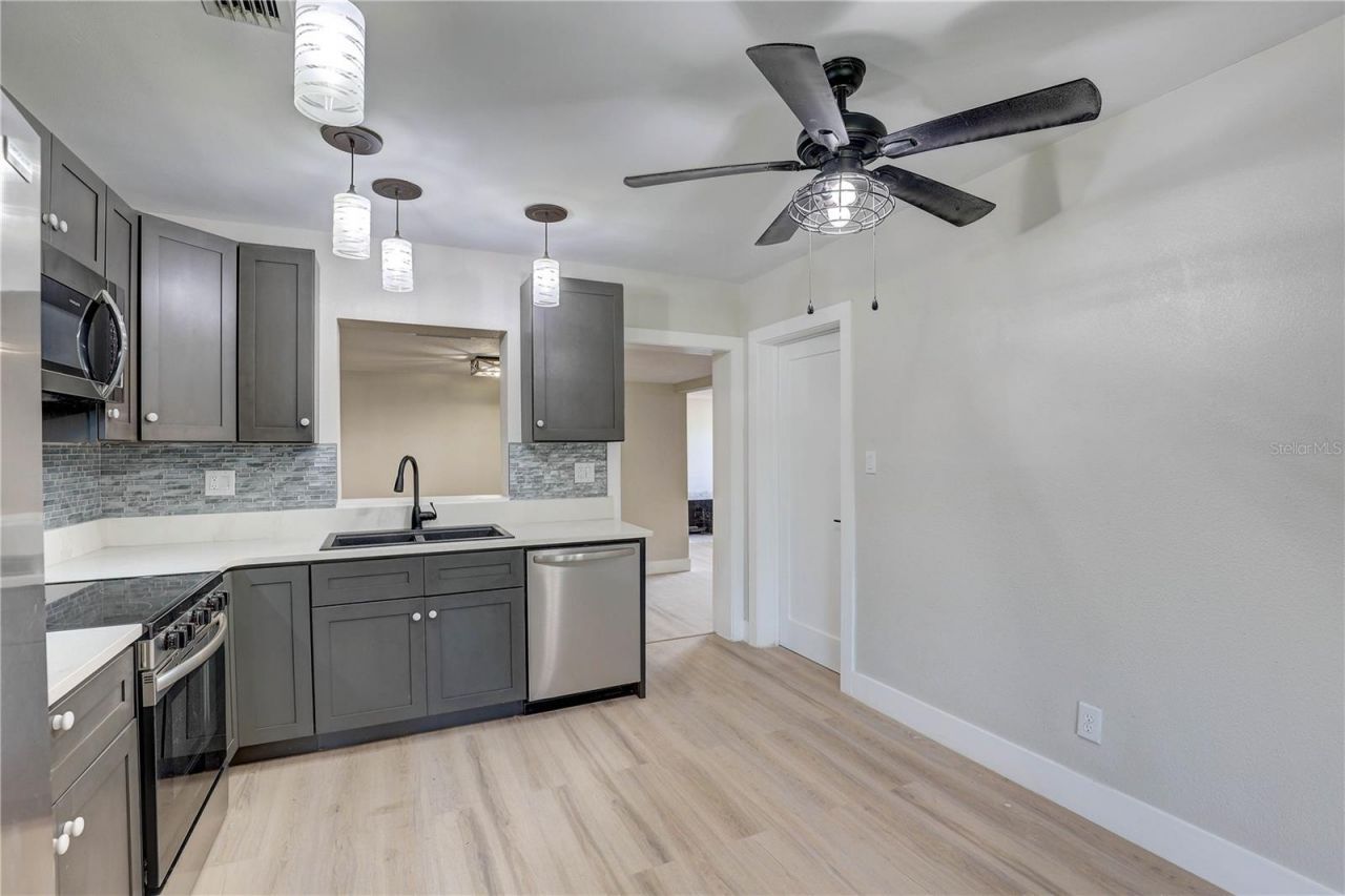 330 83rd Avenue Ne, Saint Petersburg, FL 33702 Photo