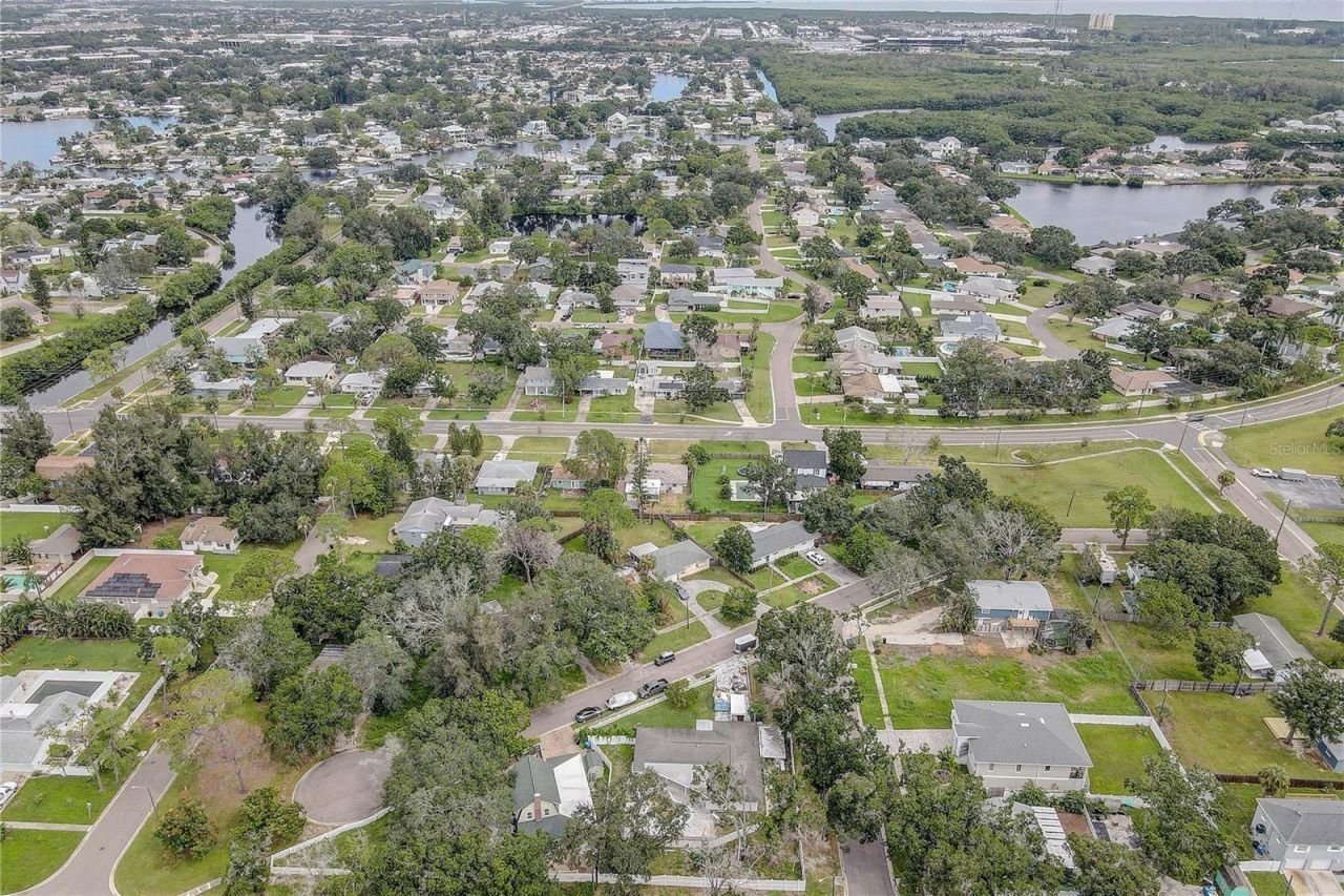 330 83rd Avenue Ne, Saint Petersburg, FL 33702 Photo