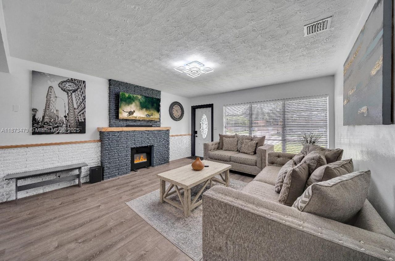 521 W Evanston Cir, Fort Lauderdale, FL 33312 Photo