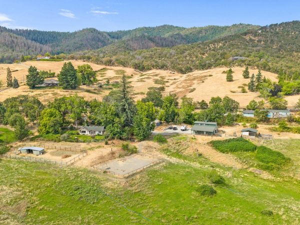 6577 Adams Road, Talent, OR 97540