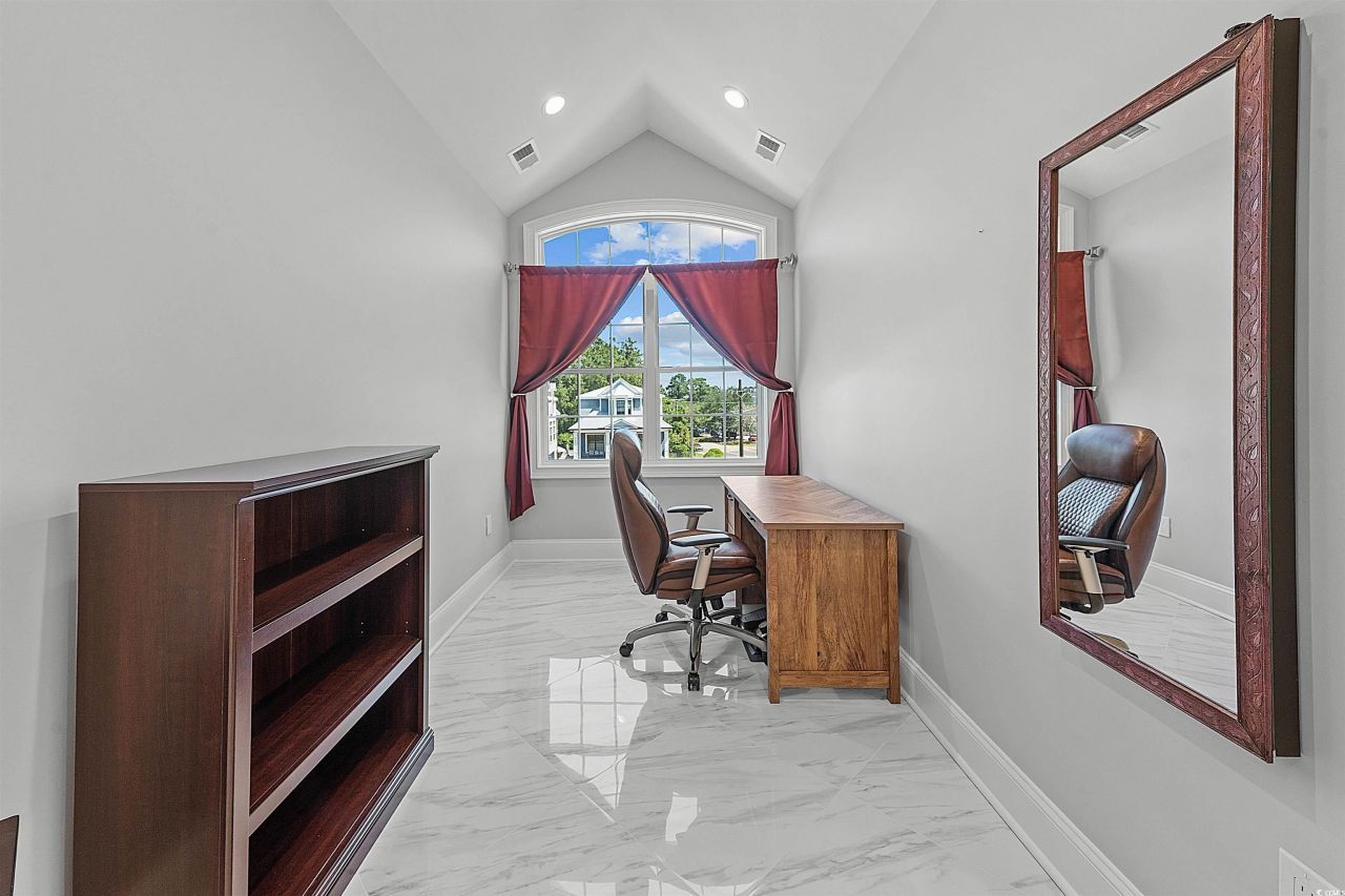 901 Clubhouse Dr. Photo 25