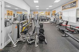 901 Clubhouse Dr. photo 4