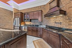 901 Clubhouse Dr. photo 4