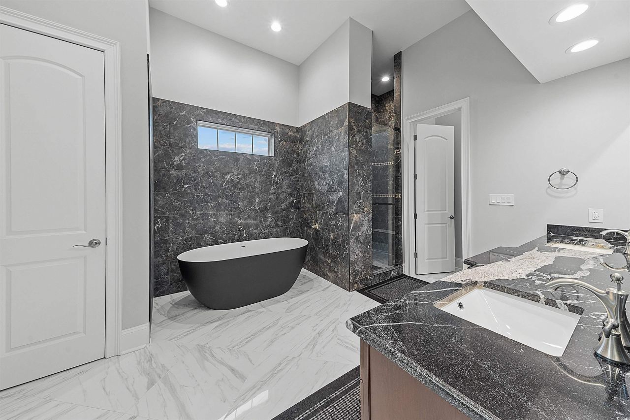 901 Clubhouse Dr. Photo 7