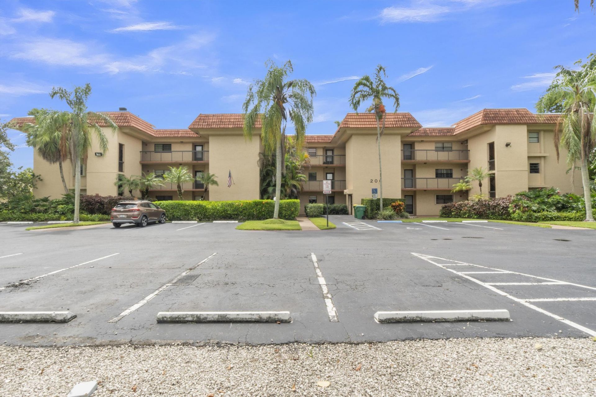 200 Jacaranda Country Club Drive, Unit #3c, Plantation, FL 33324 Photo