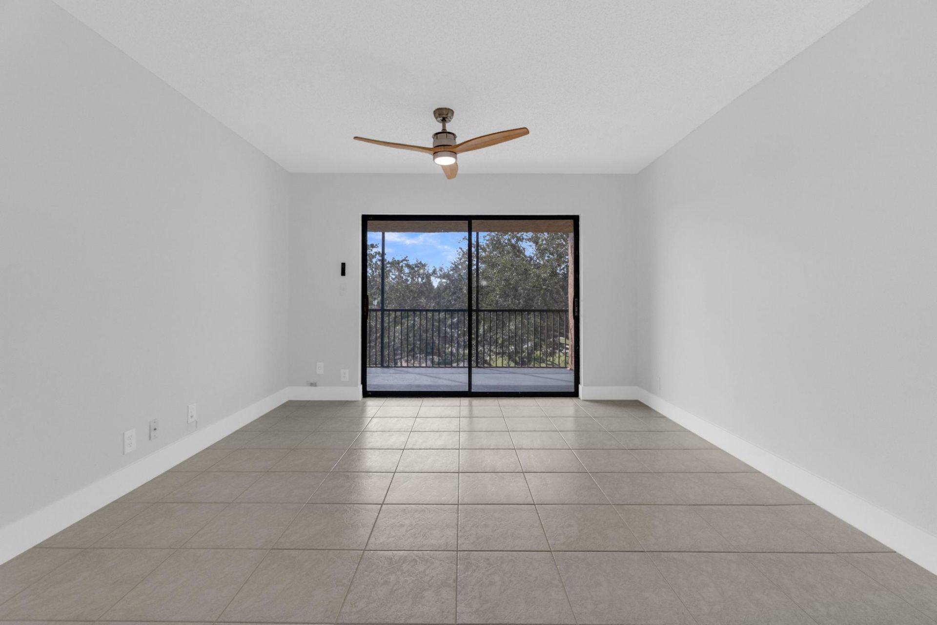 200 Jacaranda Country Club Drive, Unit #3c, Plantation, FL 33324 Photo