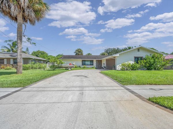 804 Holly Avenue, Fort Pierce, FL 34982