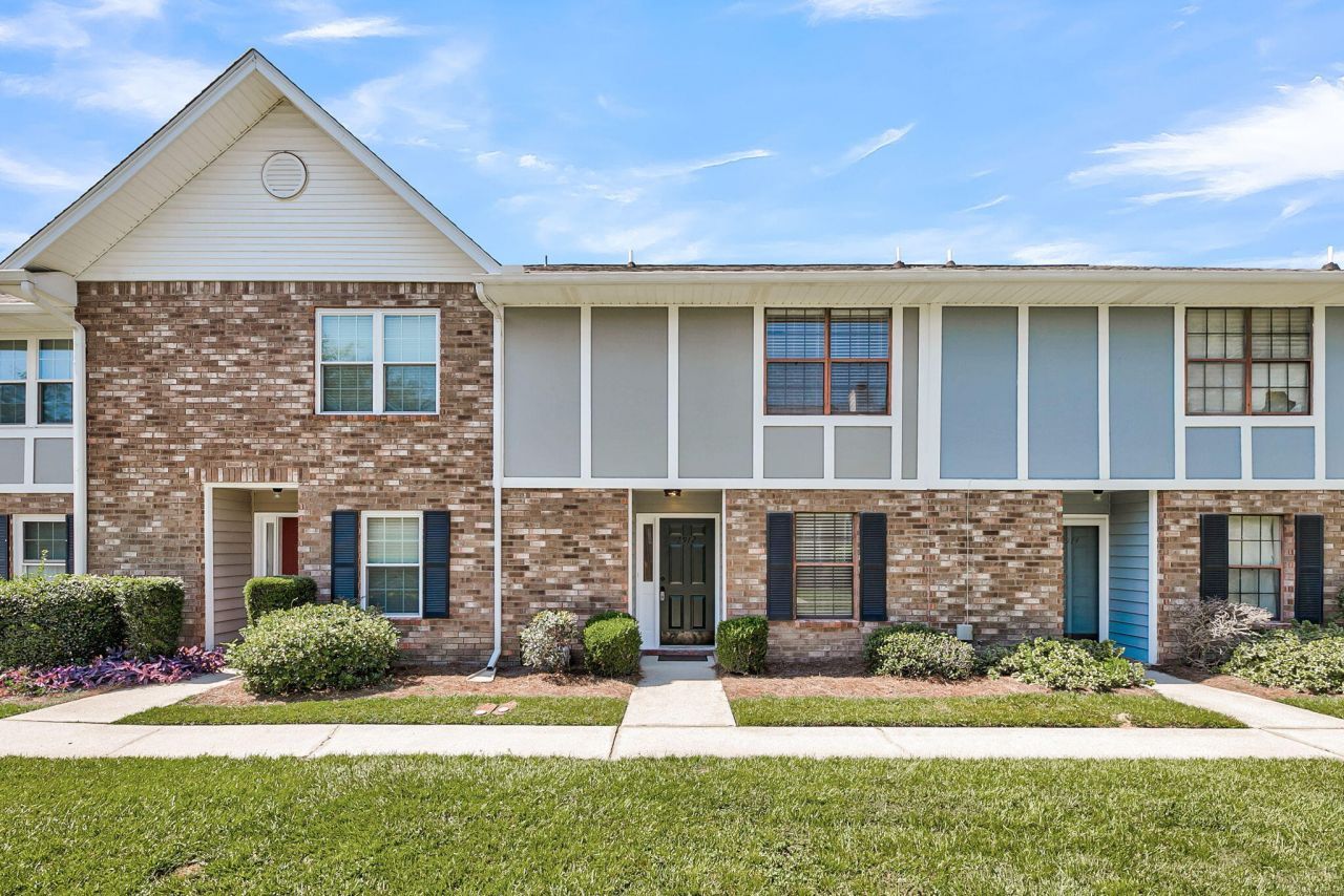 2912 Oxford Place Photo 1