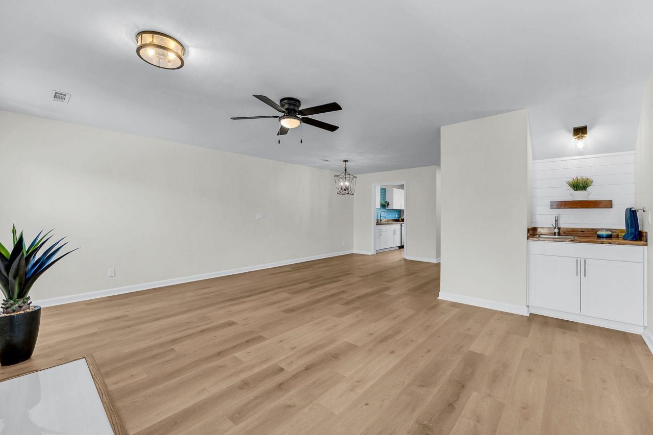 2912 Oxford Place Photo 3