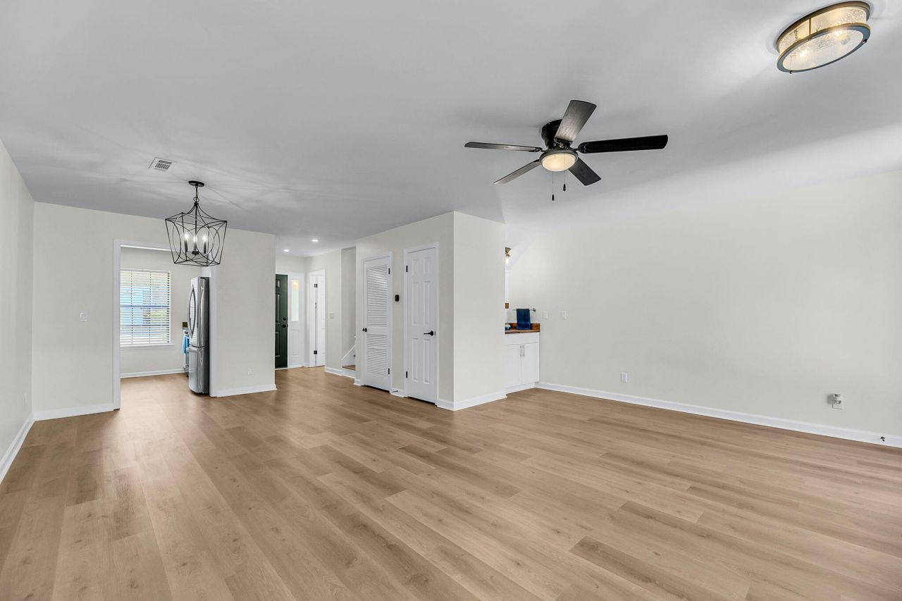 2912 Oxford Place Photo 4