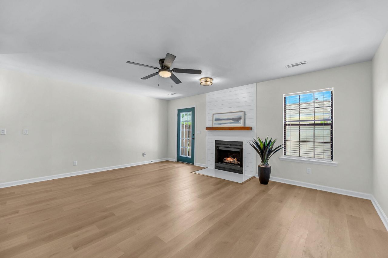 2912 Oxford Place Photo 5