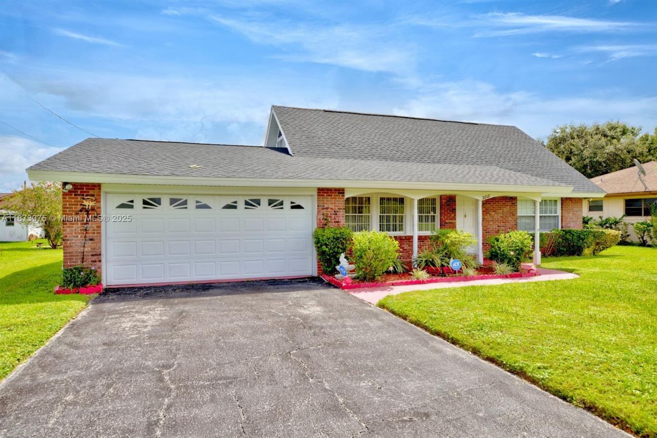 3818 Medina Way, Sebring, FL 33875 Main Photo