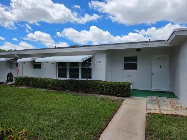 7205 W Oakridge Circle, Lake Worth, FL 33462