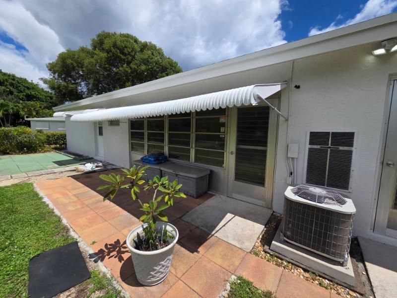 7205 W Oakridge Circle, Lake Worth, FL 33462 Photo