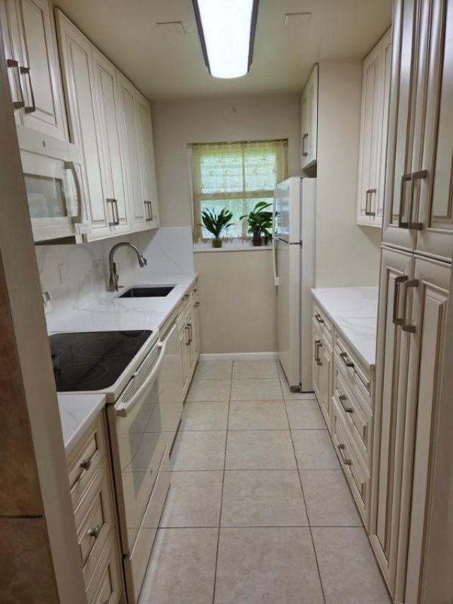 7205 W Oakridge Circle, Lake Worth, FL 33462 Photo