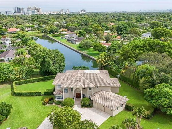 11001 SW 75th Ct, Pinecrest, FL 33156