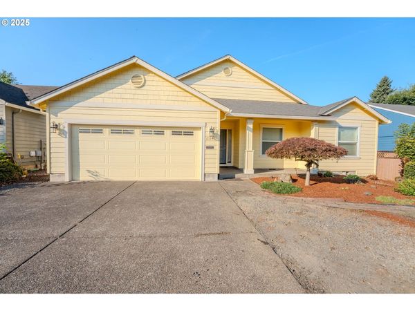 2514 BAINES BLVD, Hubbard, OR 97032