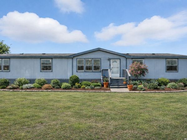 240 Broward, Marion, TX 78124