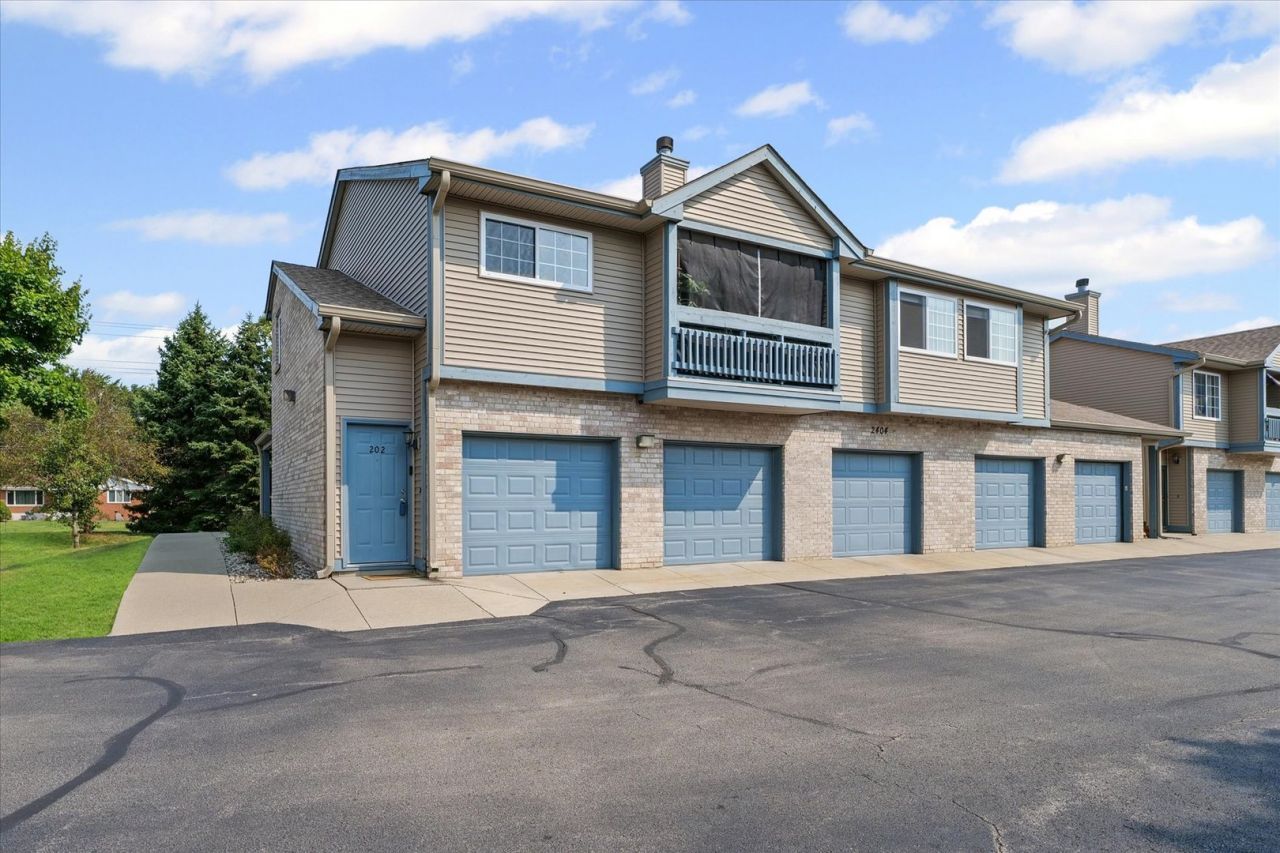 2404 Windward Boulevard, Unit 202, Champaign, IL 61821 Main Photo