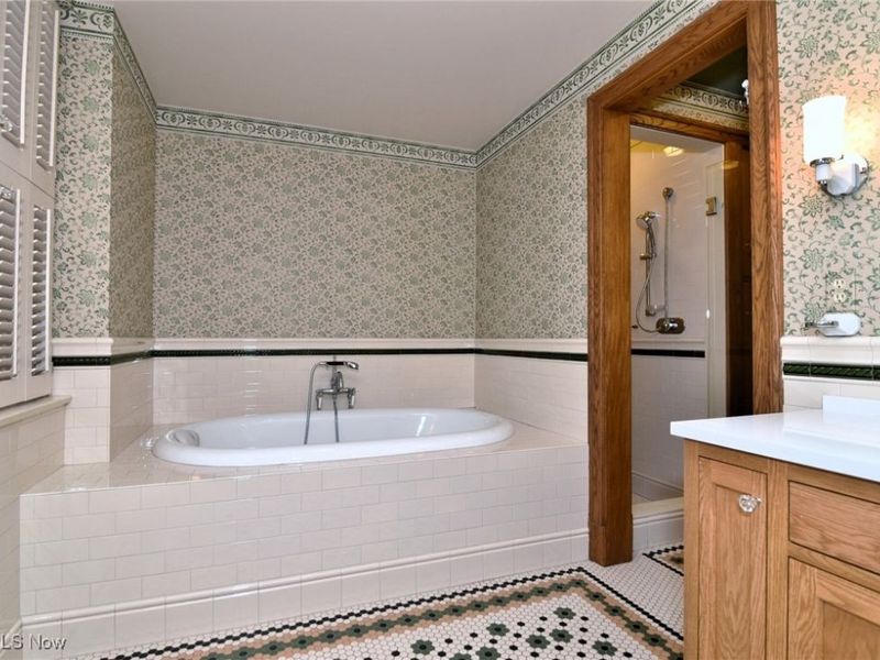 13715 Shaker Boulevard, Unit 1A, Cleveland, OH 44120 Photo 16